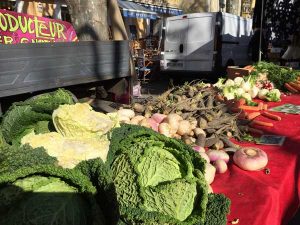 marché de Serignan sur la promenade